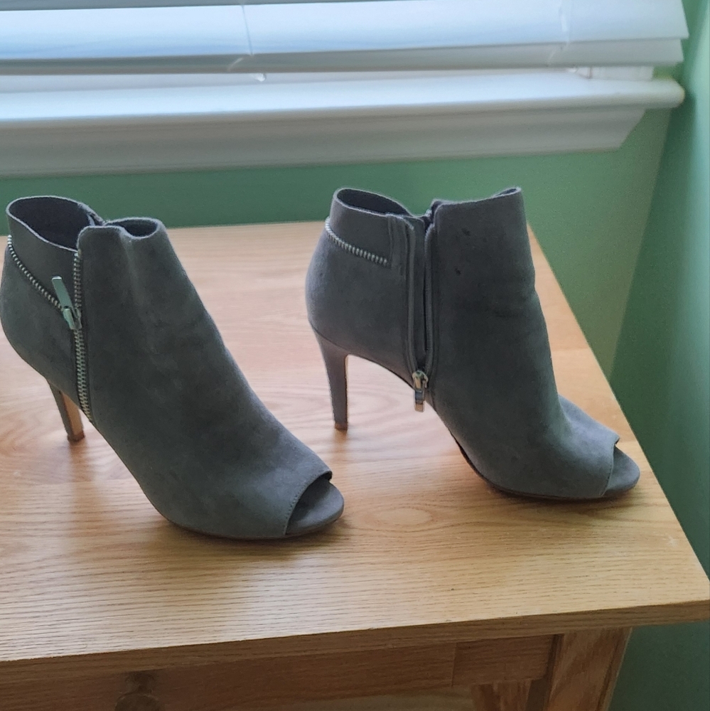 Mark Fisher Gray suede Peep Toe Ankle Booties size 9w